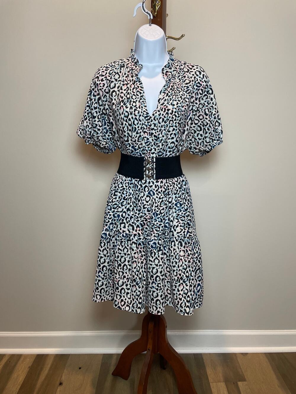 CeCe Dress Size M Black White V‑Neck Flutter Sleeve Ruffle Tier Chiffon Lined